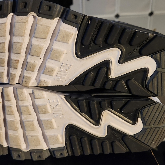 Nike Air Max 90 - Picture 8 of 16